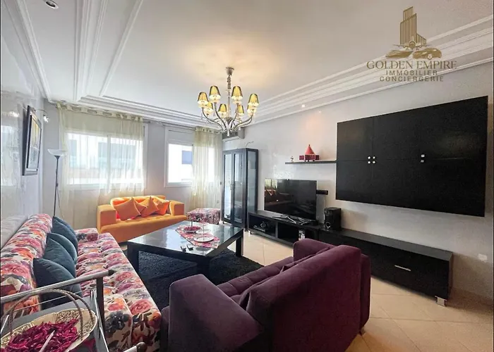 Chic-Top Amenity &Located In The Center